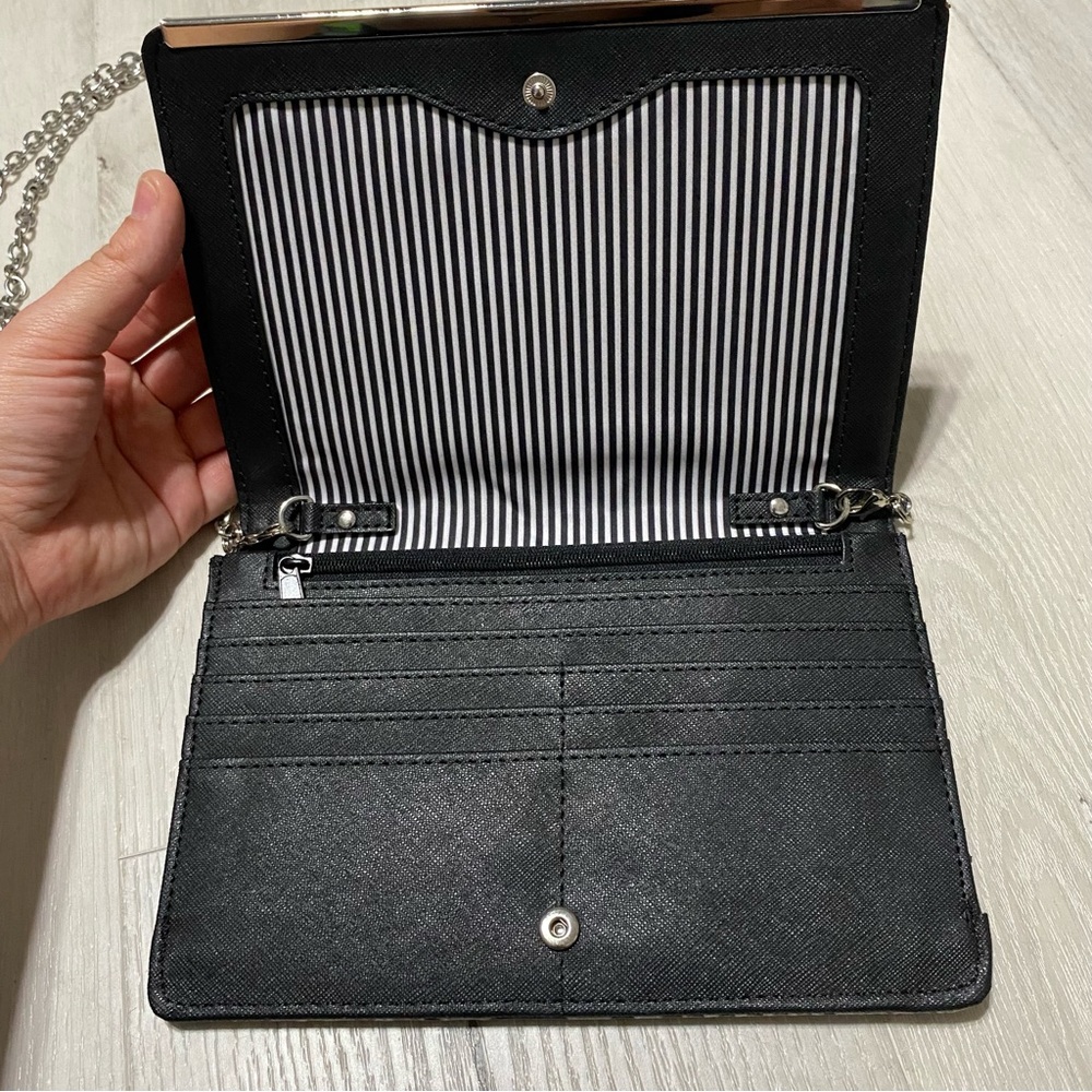 Nine West Snake Skin Clutch with Crossbody Chain Strap‎ - Picture 11 of 12